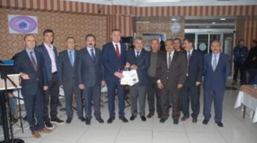 Kaymakam Sarı&rsquo;ya Veda Yemeği