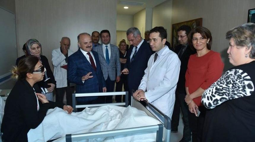 Vali &Ccedil;akacak Şehir Hastanesine Ziyaret Etti