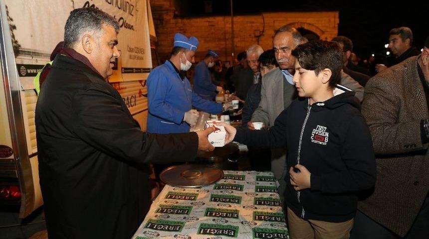 Ereğli Belediyesinden Cami Cemaatine Kandil Simidi Ve S&uuml;t İkramı