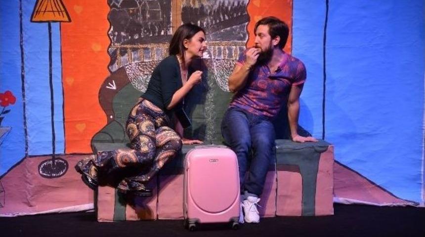 &ldquo;aşk Bir Şey Değildir" Oyunu Tiyatro Sevenler İle Buluştu