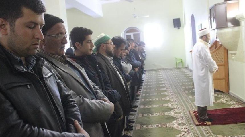 Yavuzeli&rsquo;nde Kandil Gecesinde Camiler Doldu