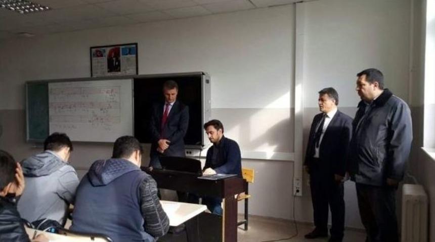 M&uuml;d&uuml;r Kızılkaya Okullarda İncelemelerde Bulundu