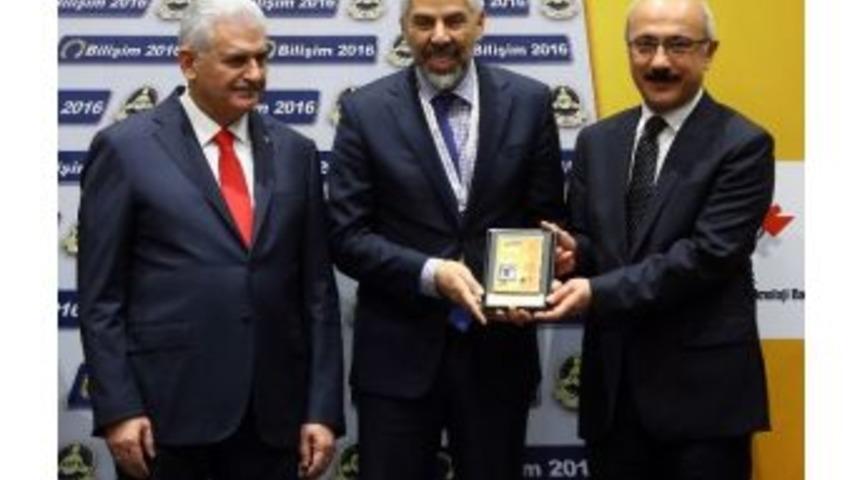 Vodafone T&uuml;rkiye&rsquo;ye &lsquo;bilişim Ve Demokrasi&rsquo; &Ouml;d&uuml;l&uuml;