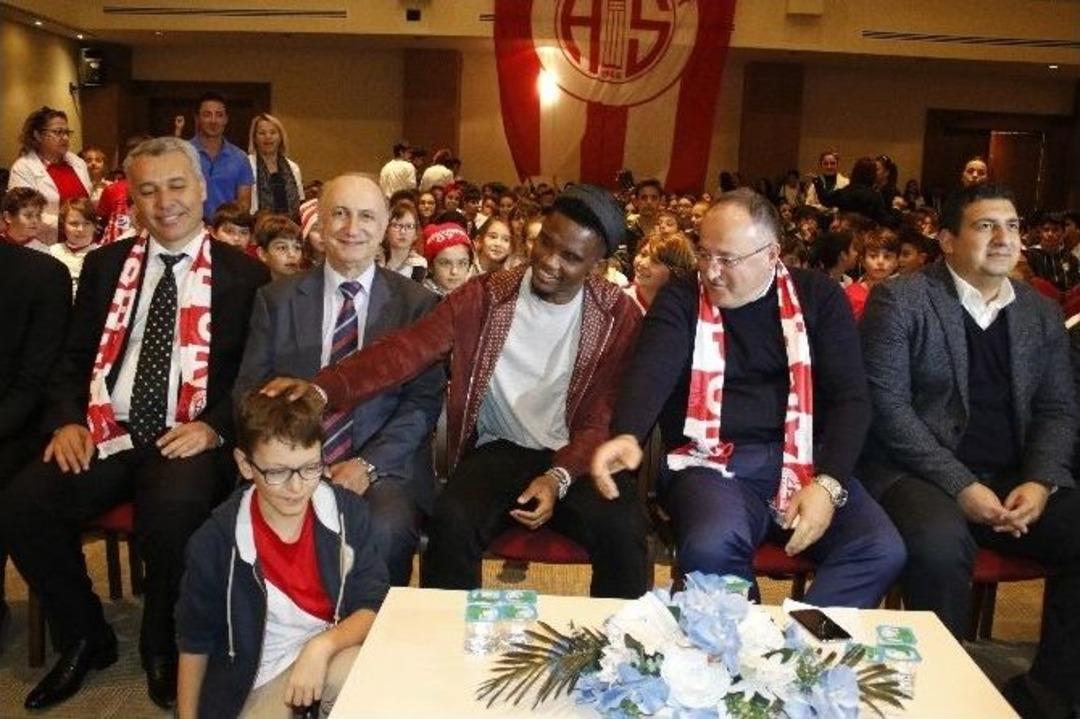 Eto&rsquo;o&rsquo;nun Hayali Cumhurbaşkanı Erdoğan&rsquo;la Sahaya &Ccedil;ıkmak