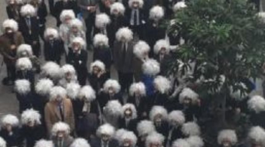 Albert Einstein Kılığındaki 404 Kanadalı&rsquo;Dan Yeni D&uuml;nya Rekoru