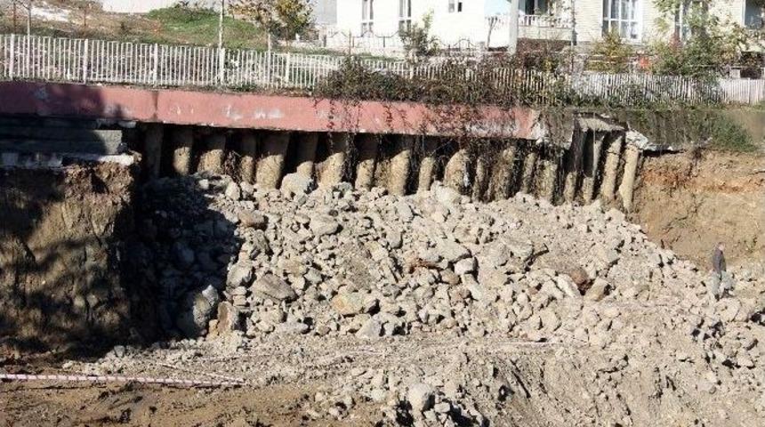 Yalova&rsquo;da Okul İnşaatında Heyelan