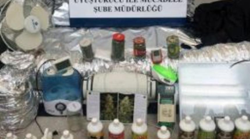 Narkotik Ekipleri Uyuşturucu İmalatı Ve Satışı Yapılan Eve Baskın D&uuml;zenledi