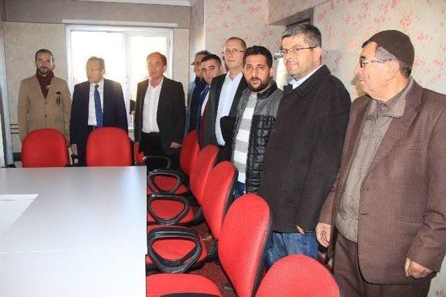 Balıkesir Büyükşehir Belediye Başkanı Uğur, Ak Parti Edremit İlçe Teşkilatını Ziyaret Etti