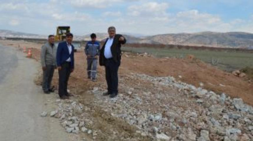 Elmalı Pirhasanlar Grup Yolu Genişletiliyor