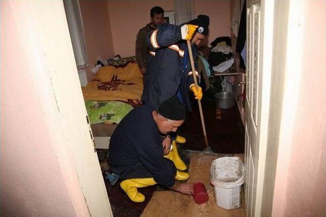 Evini Su Basan Yaşlı Kadın Otele Yerleştirildi 1