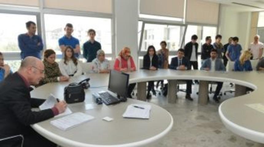 Nil&uuml;fer Belediyesi İş Arayanla İşveren Arasında K&ouml;pr&uuml; Oldu