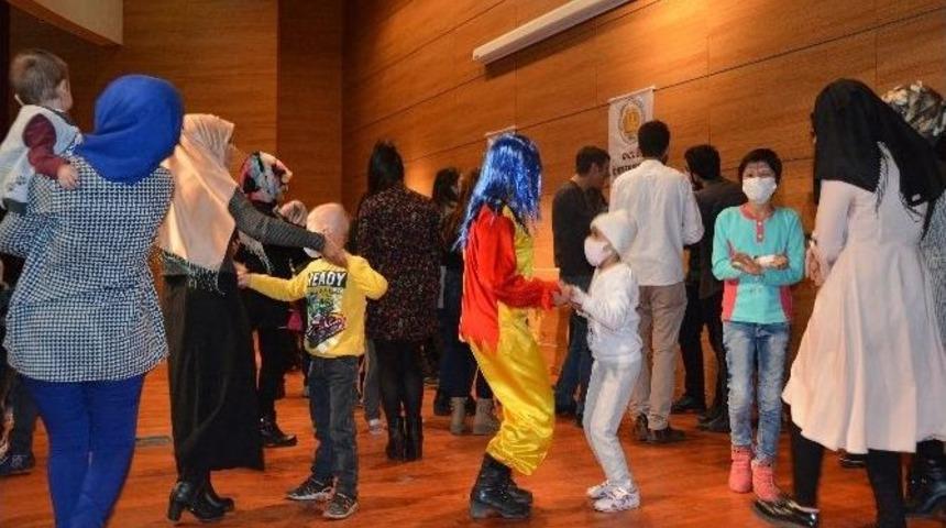 D&uuml;&rsquo;de Hasta &Ccedil;ocuklara Moral Etkinliği