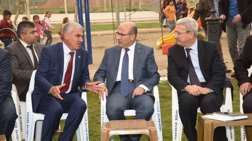 Vali Demirtaş, Sorunları Dinleyip &Ccedil;&ouml;z&uuml;m &Uuml;retiyor