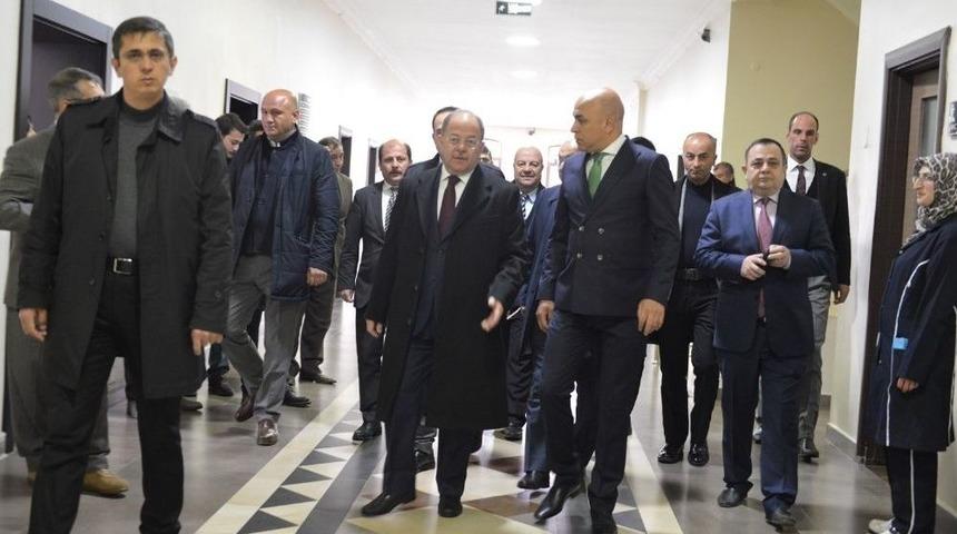 Bakan Akdağ Ve Başkan Korkut, Şehit Ailelerine Tapularını Verdiler