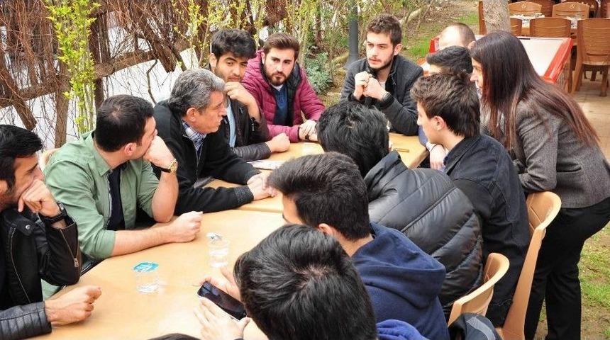 Başkan &Ccedil;alkaya, 16 Nisan&rsquo;ı Gen&ccedil;lerle Konuşuyor