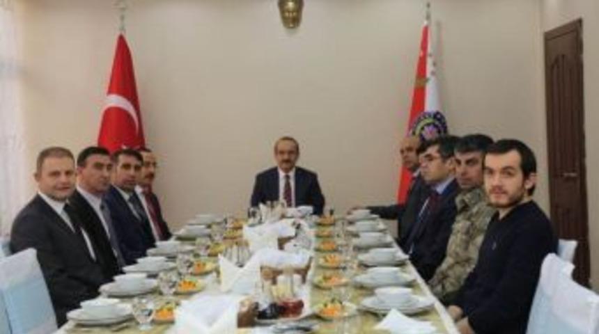 Tayini Çıkan Mülki İdare Amirlerine Veda Yemeği