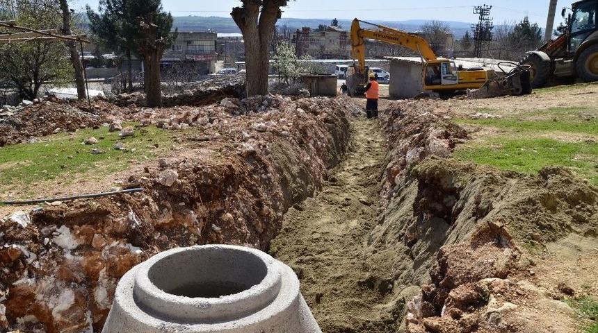 Ergani Ve Silvan İl&ccedil;elerine 9 Bin Metre Kanalizasyon D&ouml;şeniyor