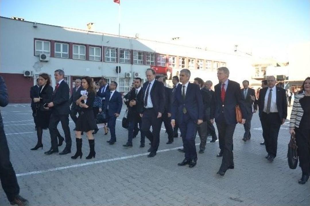 Ab B&uuml;y&uuml;kel&ccedil;ileri Suriyeli &Ouml;ğrencileri Ziyaret Etti