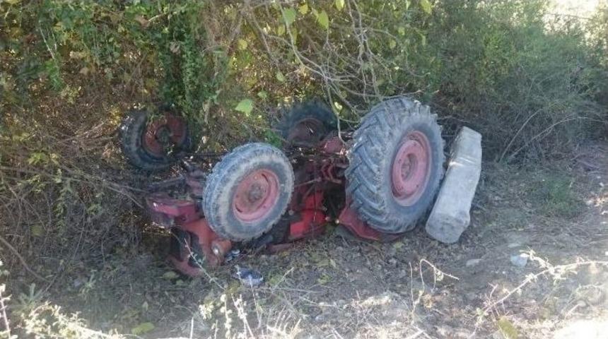 Devrilen Trakt&ouml;r&uuml;n Altında Kalan S&uuml;r&uuml;c&uuml; Hayatını Kaybetti