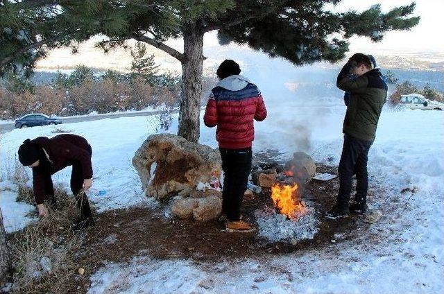 Kar Tatilini Fırsat Bilen Öğrenciler Piknik Yaptı