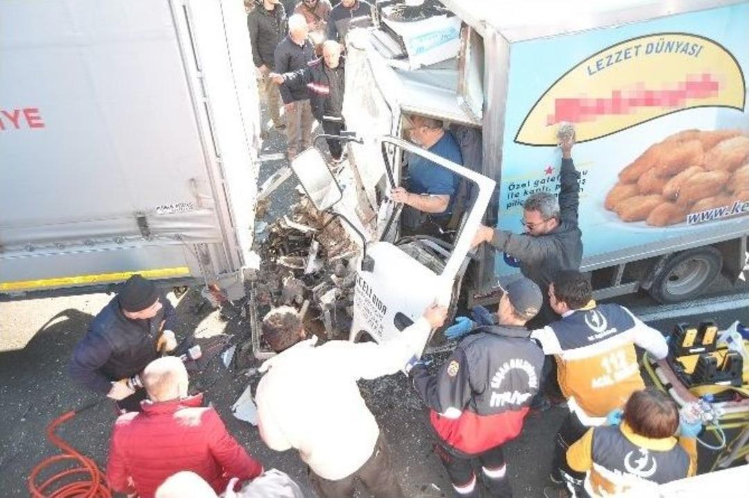 Tır&rsquo;a &Ccedil;arpan Kamyonet Hurdaya D&ouml;nd&uuml;: 1 Yaralı