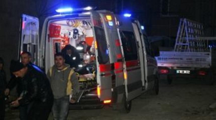 Asans&ouml;r Boşluğuna D&uuml;şen İş&ccedil;i Yaralandı