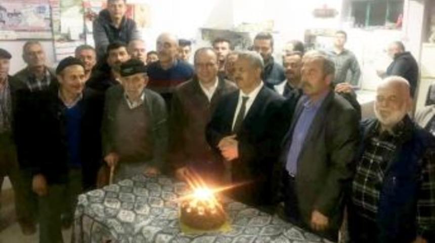 Dutluca&rsquo; Da Başkan Uysal&rsquo;a Pastalı Kutlama