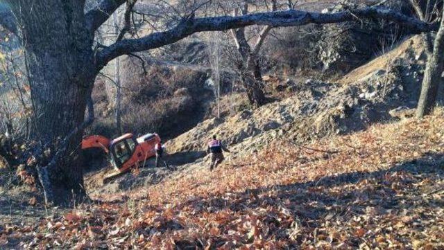 Kepçe Operatörü, Toprak Altında Kalan Genci Kurtarmak Isterken Başını Ezdi Iddiası