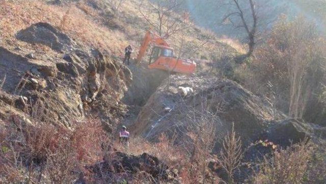 Kepçe Operatörü, Toprak Altında Kalan Genci Kurtarmak Isterken Başını Ezdi Iddiası