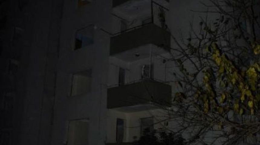 Yıkım I&ccedil;in Boşaltılan Binanın Asans&ouml;r Boşluğunda Yanmış Erkek Cesedi Bulundu