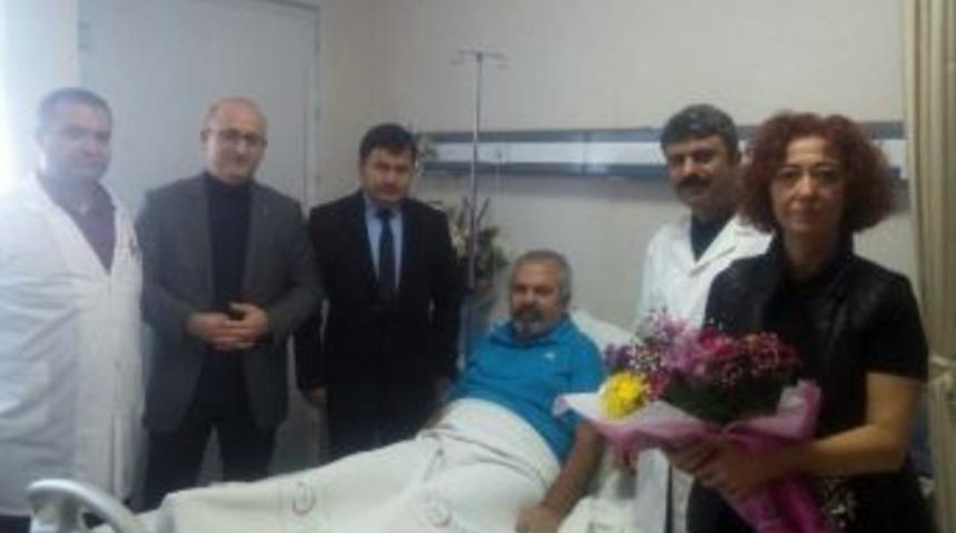 Ak Parti İl&ccedil;e Y&ouml;netimi Saldırıya Uğrayan Doktoru Ziyaret Etti