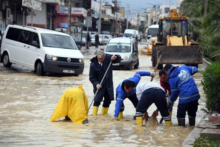 Mersin’de Yağmur Su Baskınlarına Yolaçtı G4