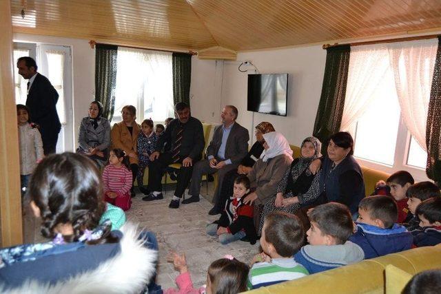 Kulu’da Ana Sınıfı Öğrencilerden Yaşlı Yaşam Merkezine Ziyaret