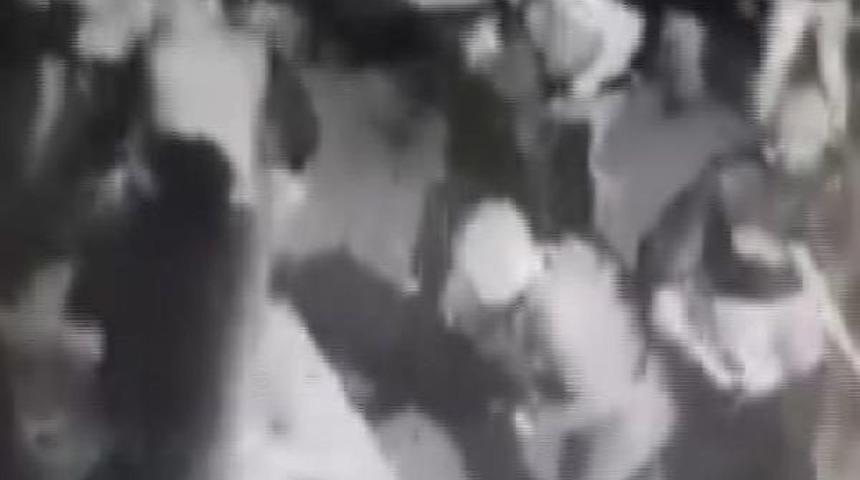 Yeni&ccedil;ağ Gazetesi Binası'na Taşlı Sopalı Saldırı (2)