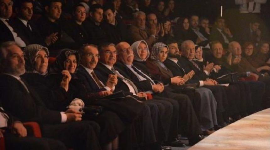 "jennifer'ın D&uuml;ğ&uuml;n&uuml;"n&uuml;n Galası Cevahir Sahne'de Yapıldı