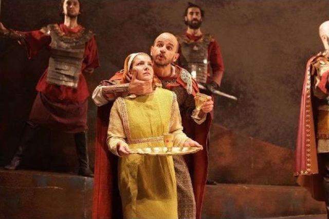 "jennifer ın D&uuml;ğ&uuml;n&uuml;"n&uuml;n Galası Cevahir Sahne de Yapıldı 1