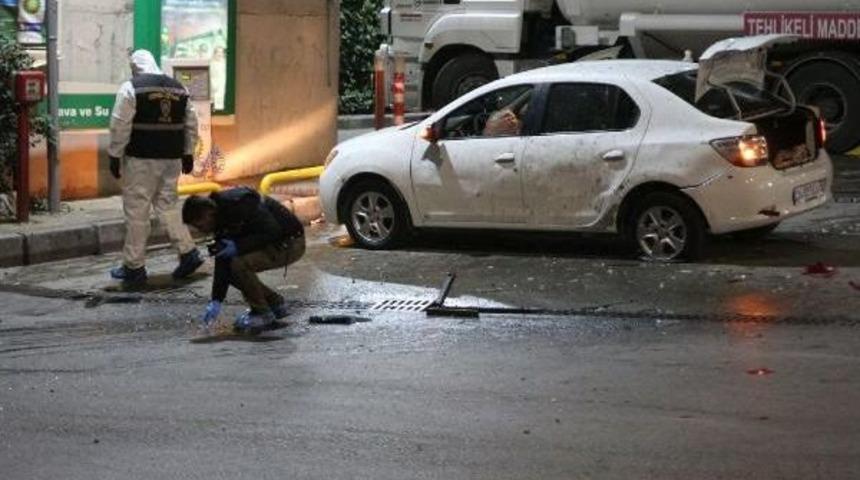 Benzinlikte Park Halindeki Araca El Yapımı Patlayıcı Atıldı