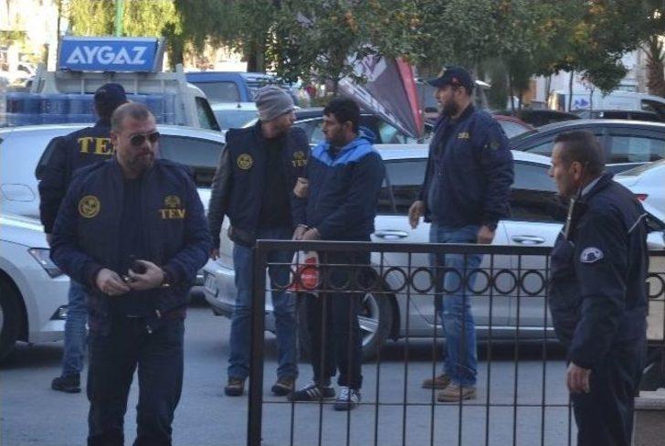 Kuşadası’nda Yakalanan 2’si Kadın 6 Ypg’li Terörist Tutuklandı G1