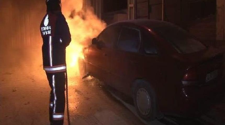 Yanan Aracını Gözyaşlarıyla Izledi