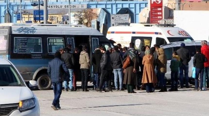 Erzurum&rsquo;da Trafik Kazası: 4 Yaralı