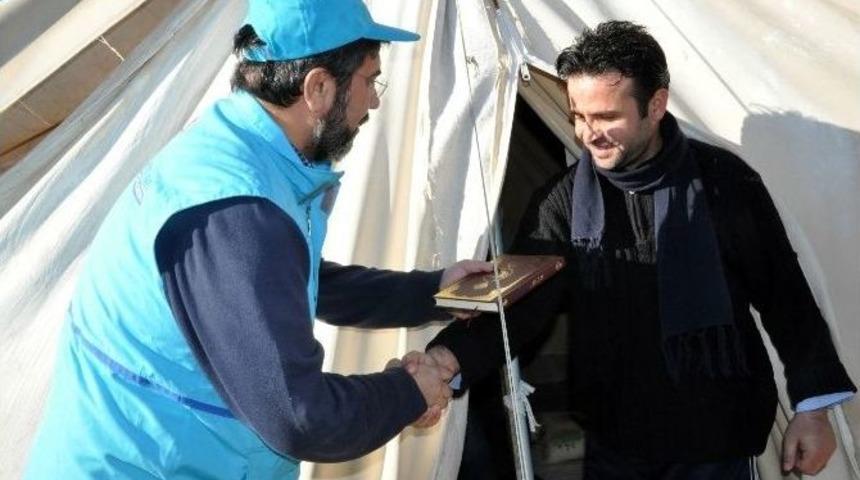 Kampta Kalan 5 Bin 500 Suriyeliye Kuran-ı Kerim Dağıtıldı