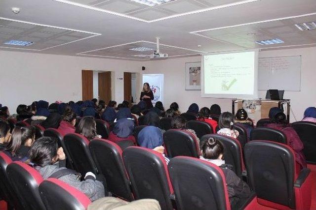 Akılcı İlaç Kullanımı Anlatıldı