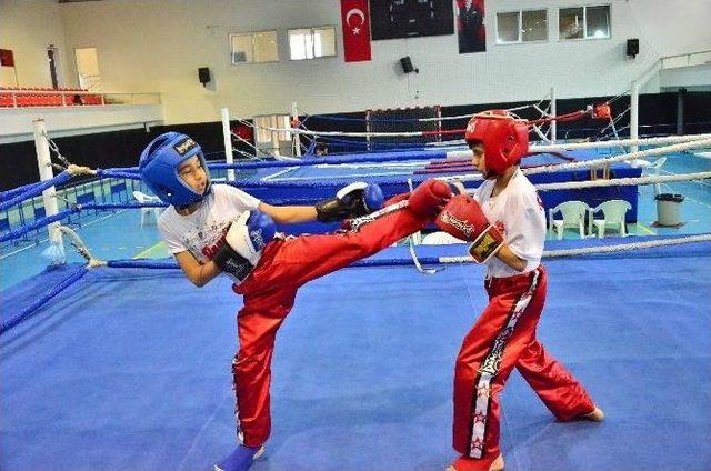 Adana’da Okullararası Küçükler Kick Boks İl Birinciliği