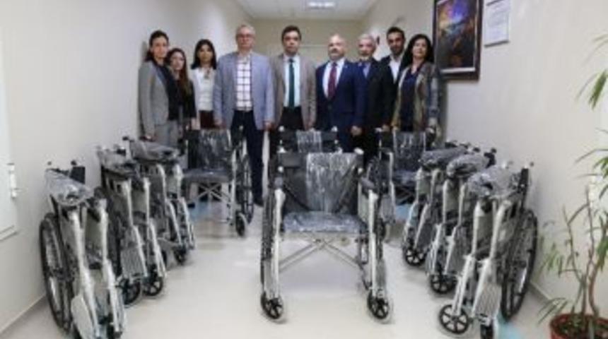 A&uuml;&rsquo;den Tekerlekli Sandalye Bağışı