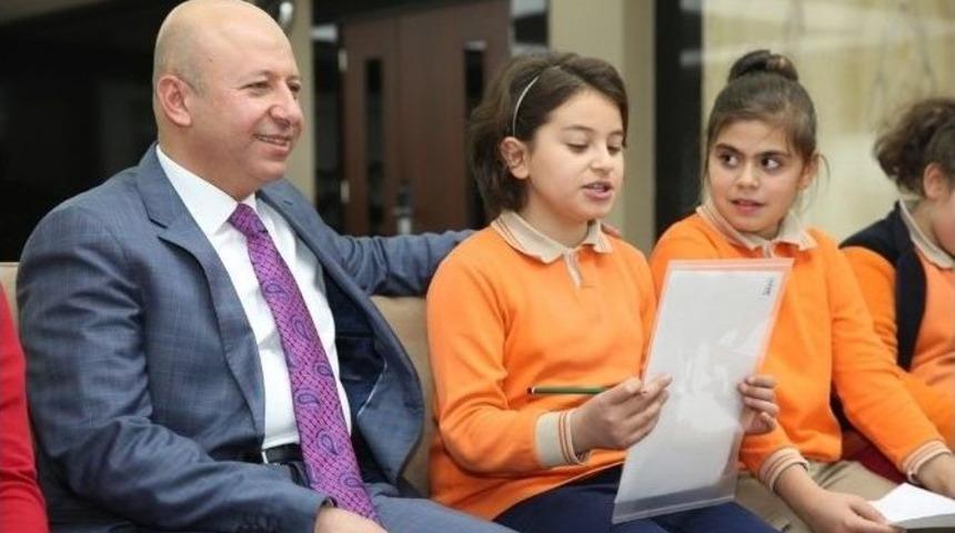 &Ccedil;olakbayrakdar Minik Y&uuml;rekleri Ağırladı