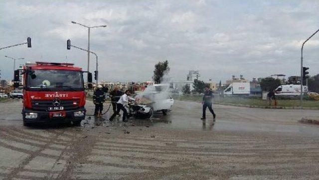 Hasta Taşıyan Ambulans Otomobil Ile Çarpıştı: 4 Yaralı