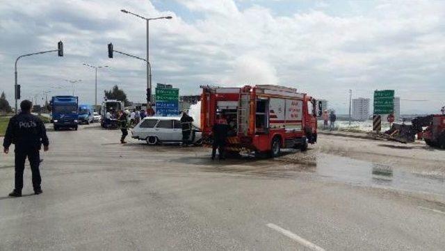 Hasta Taşıyan Ambulans Otomobil Ile Çarpıştı: 4 Yaralı