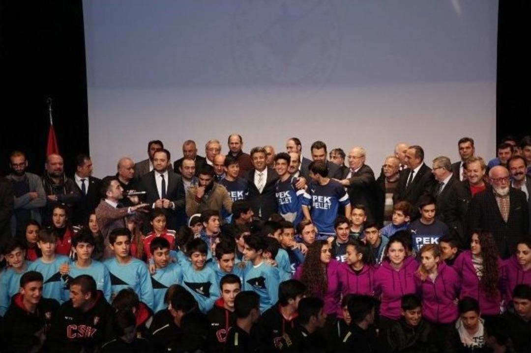 Y&uuml;zlerce Amat&ouml;r Sporcu &Ouml;d&uuml;llendirildi