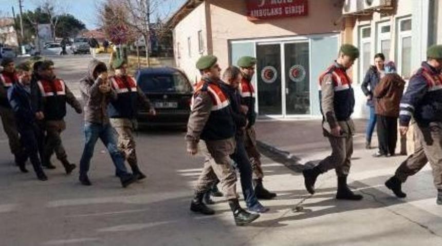 Jandarmadan G&ouml;&ccedil;men Ka&ccedil;ak&ccedil;ılarına Operasyon: 3 Tutuklama