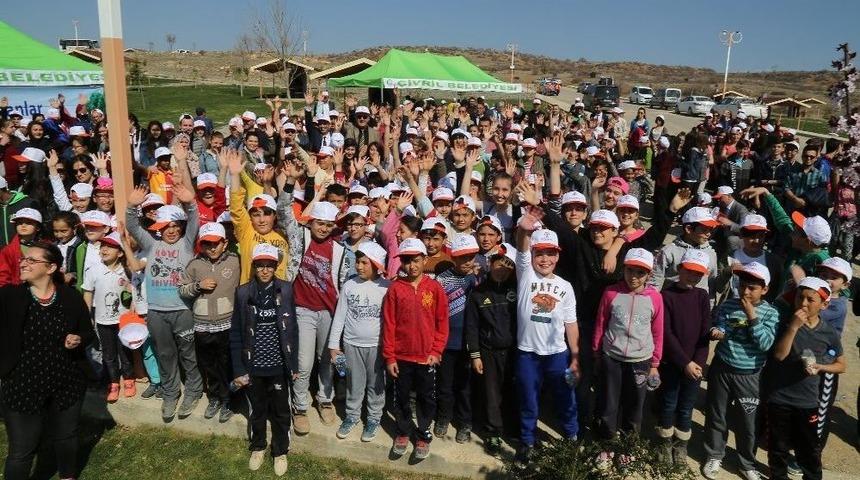 B&uuml;y&uuml;kşehirden &Ccedil;ivril&rsquo;e 3 Bin 500 Fidan